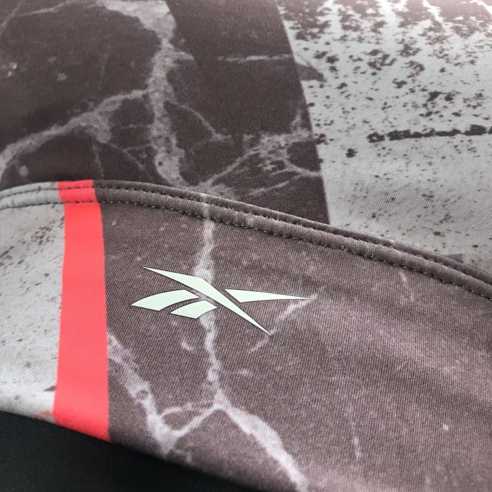 Reebok Workout Ready AOP marble print sports bra - Picture 8 of 10